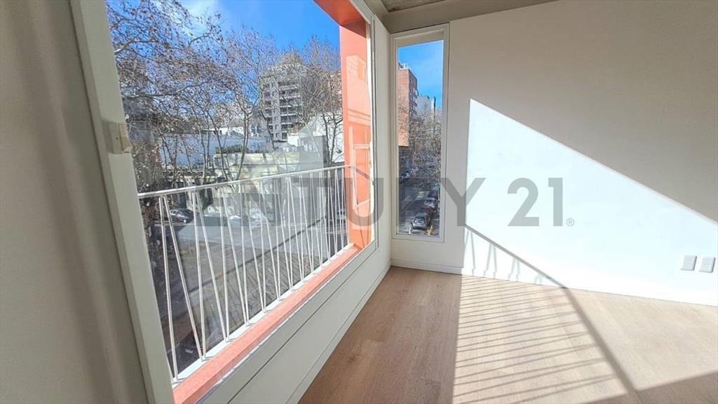 Venta A ESTRENAR Penthouse al frente 3er piso-1D-balcón-a...