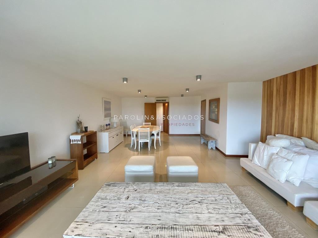 Apartamento en venta de 3 dormitorios en Playa