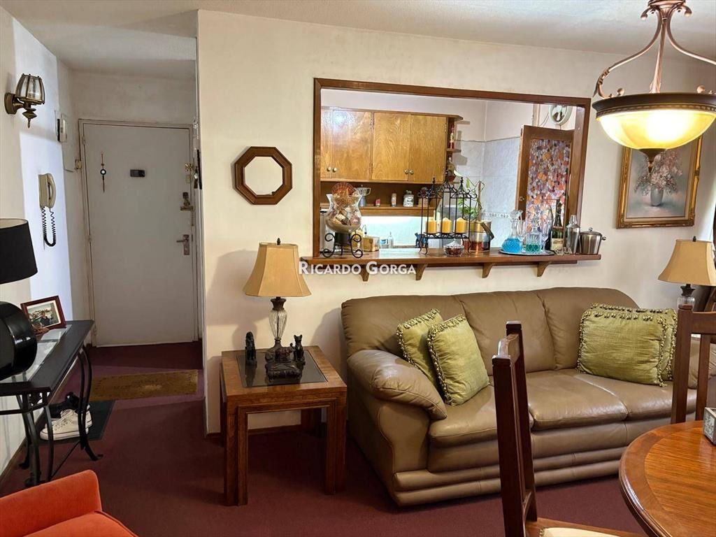 Apartamento venta 2 dormitorios y estacionamiento en Eus...