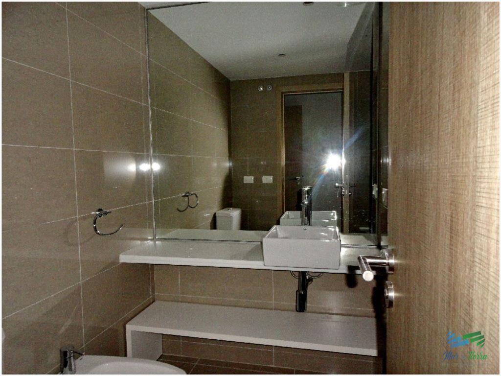 Alquilo apartametno dormitorio y medio con buenos servicios