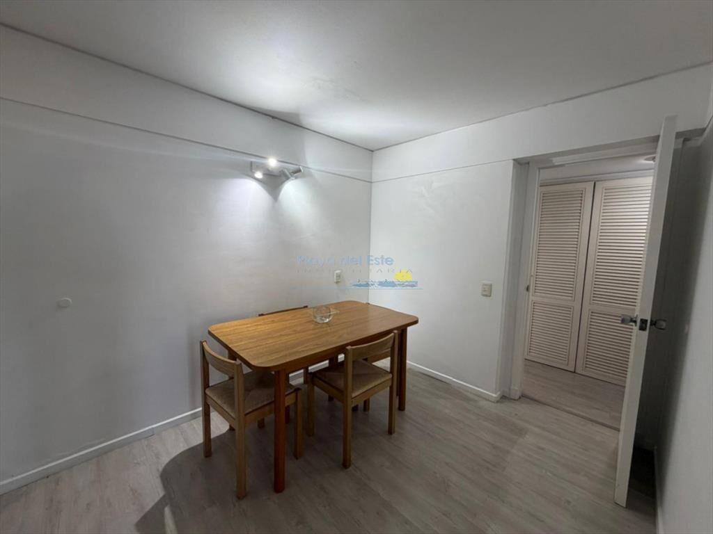 Apartamento de 3 dormitorio en alquiler anual e ,