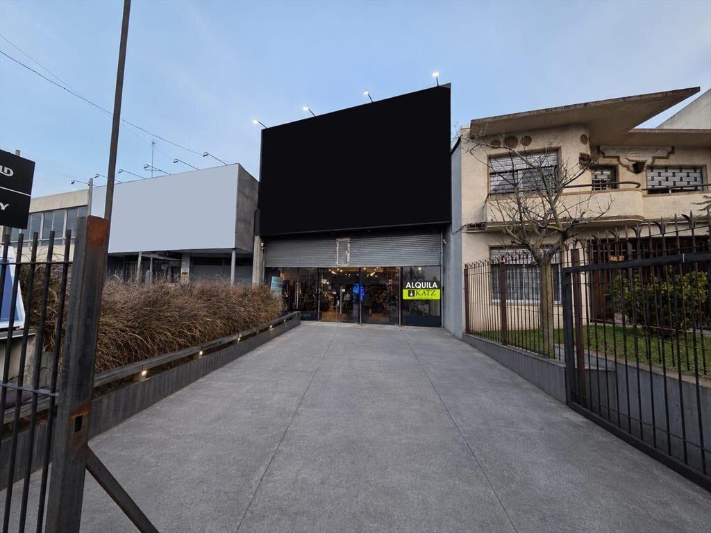 Av Italia proximo Comercio, zona de outlets, 8,5 mts de fre