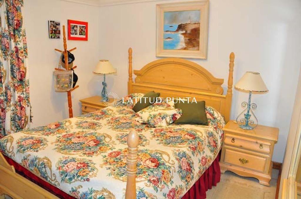 Casa en Mansa, 7 dormitorios a pasos del mar