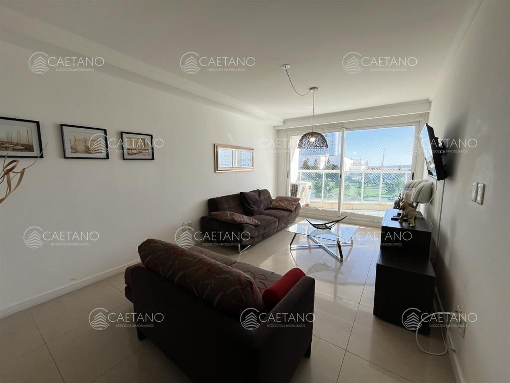 Apartamento en Alquiler a una cuadra del mar en