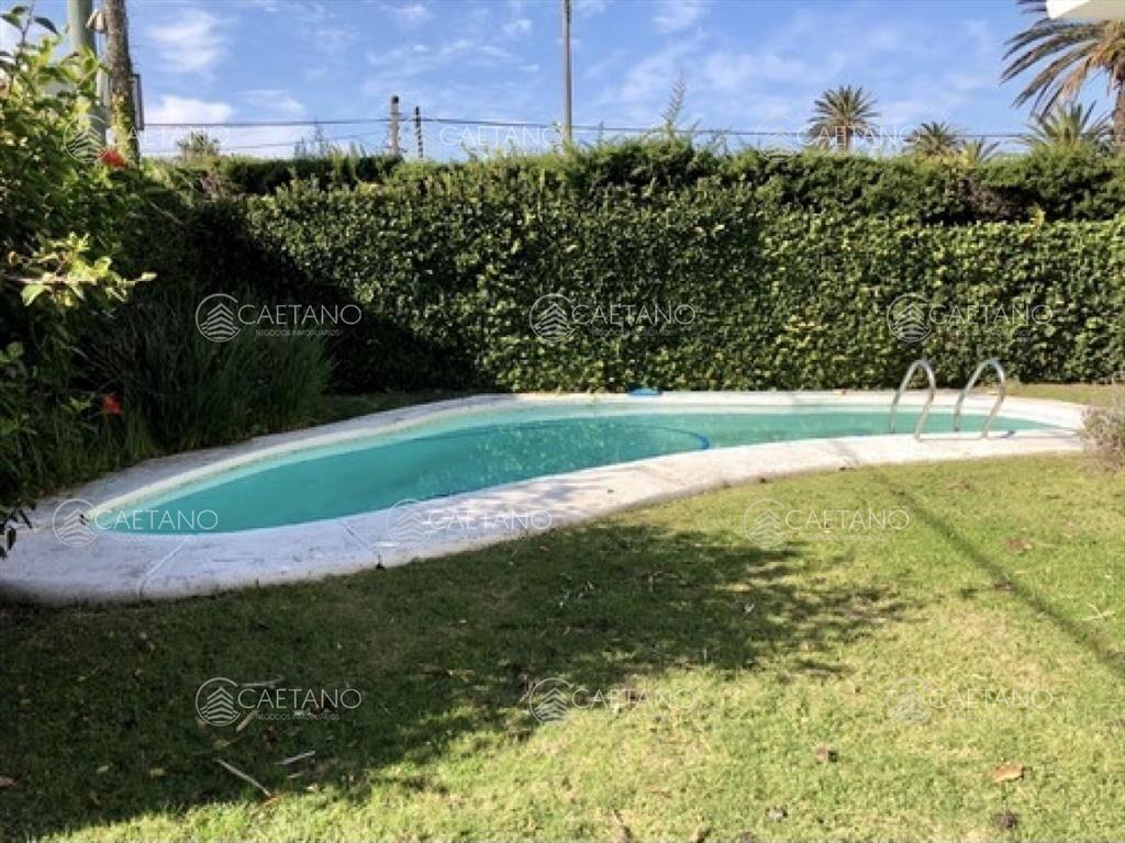 Vende casa 5 dormitorios. PenÃ­nsula, Punta del