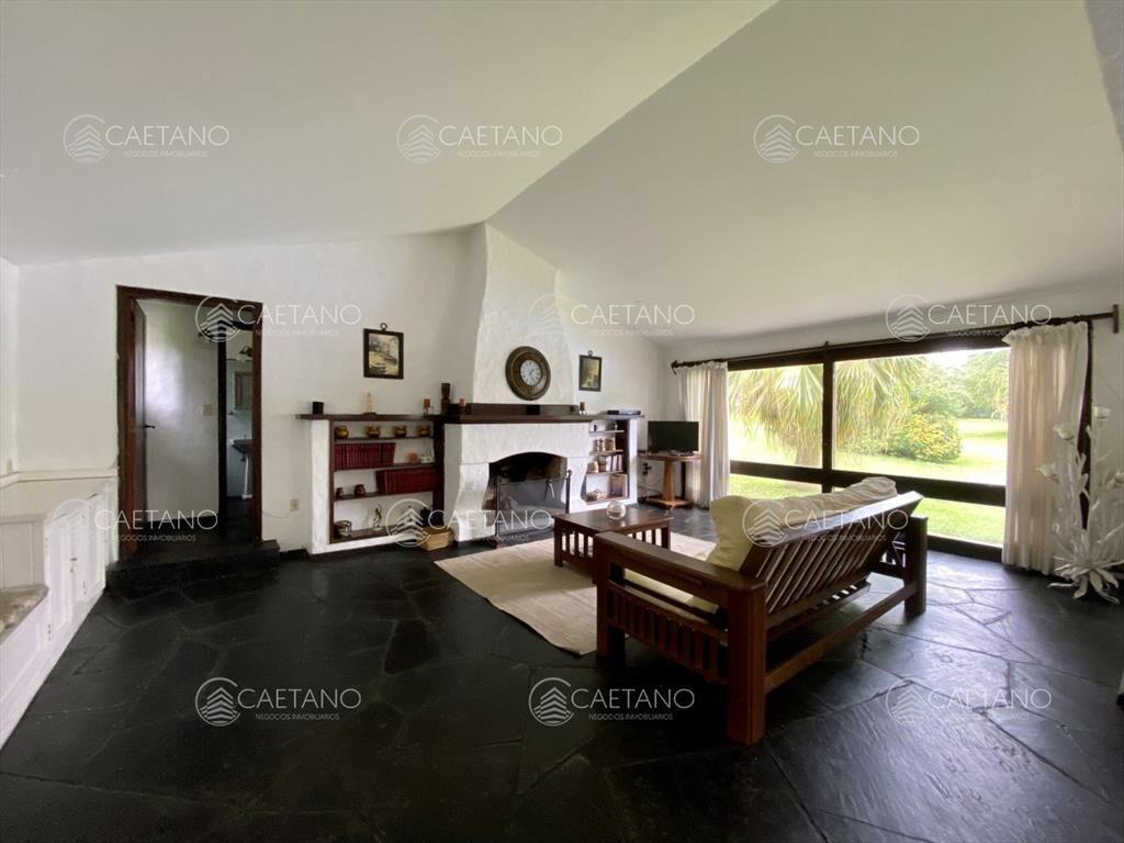Venta casa con terreno de 6600m2 por Pedragosa