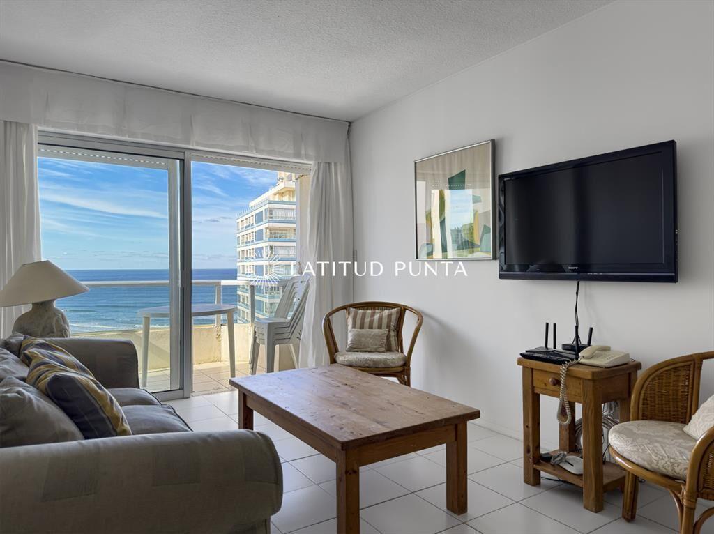 Apartamento en Brava, 2 dormitorios, piso alto
