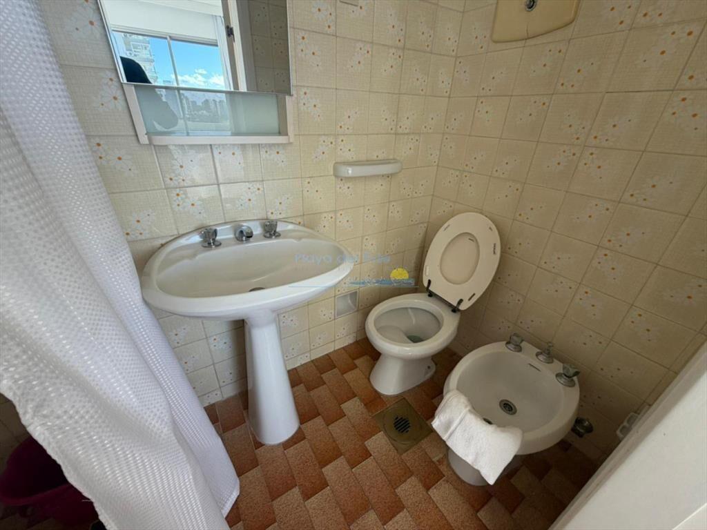 Apartamento de 3 dormitorios en alquiler anual e