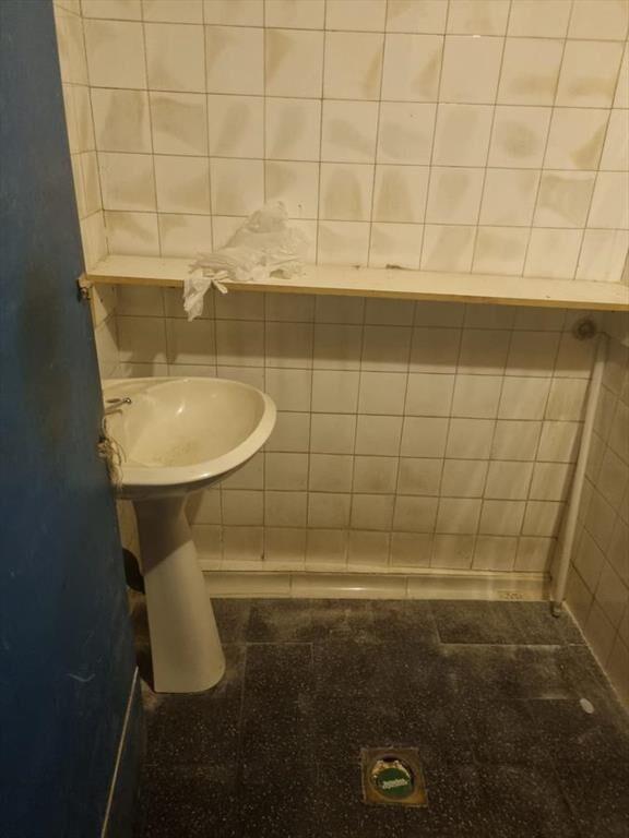 Colonia esquina Barrios Amorin, 320 m2 , gran esquina!!