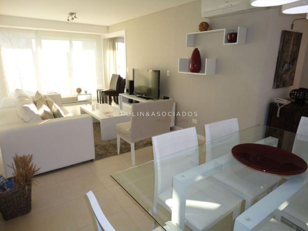 Apartamento en venta de 3 dormitorios en zona del