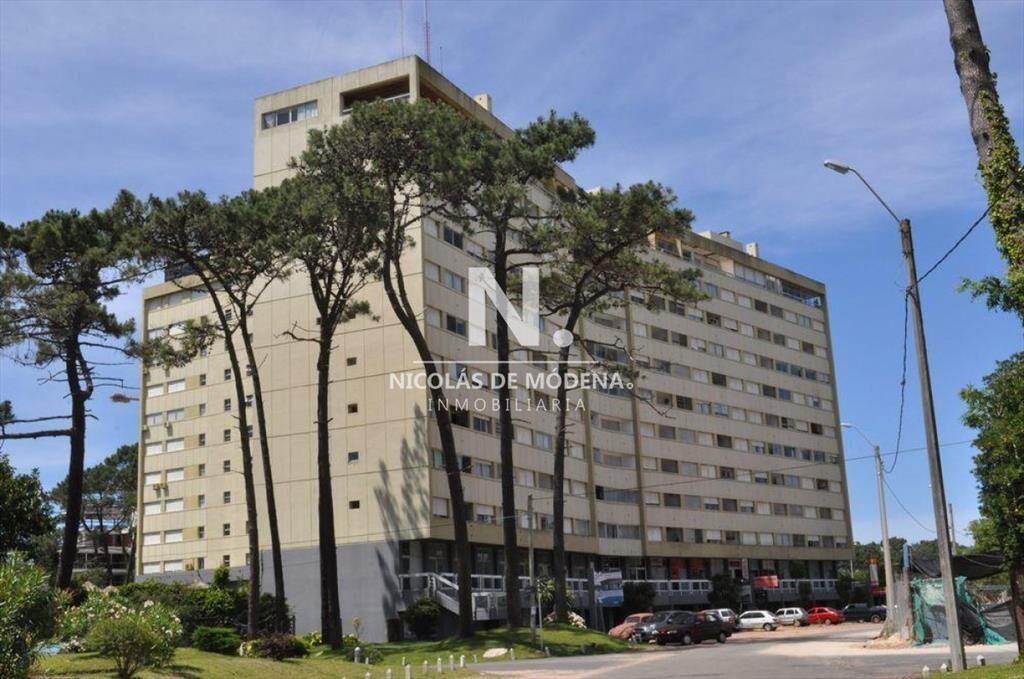En venta apartamento de 2 dormitorios en torre en
