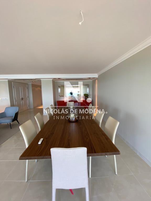 Departamento con vista a playa Masa en venta.