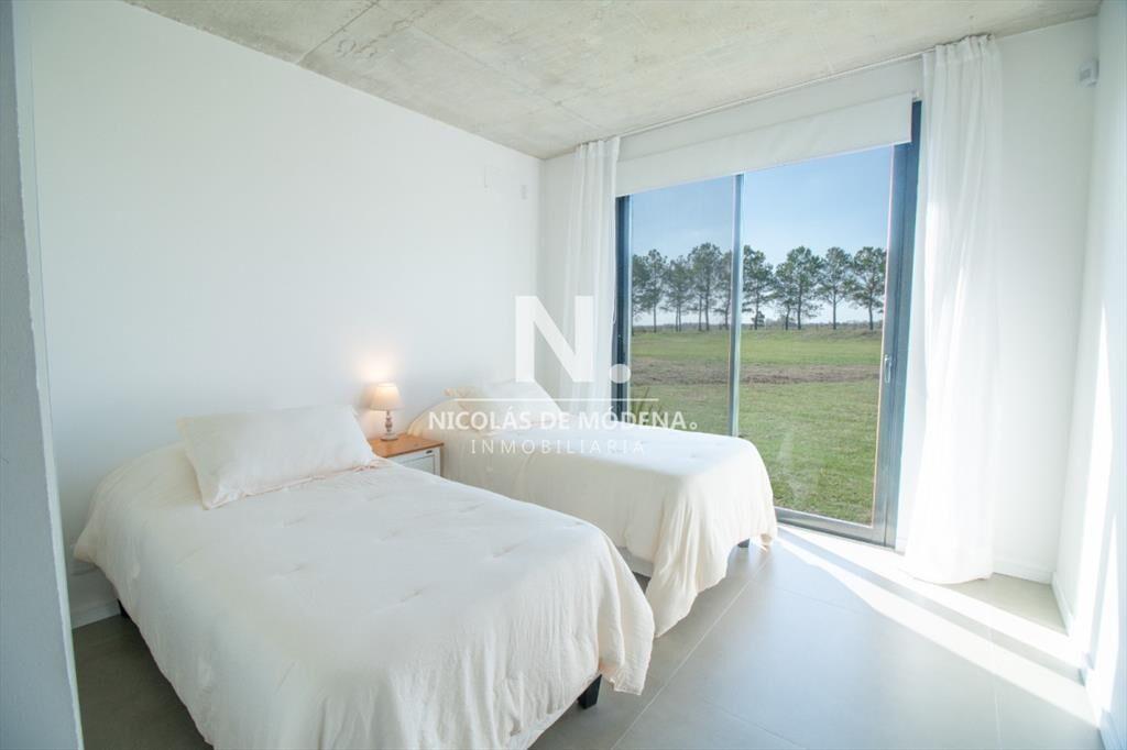 Se vende gran casa en la zona de El Quijote, en La Barra de