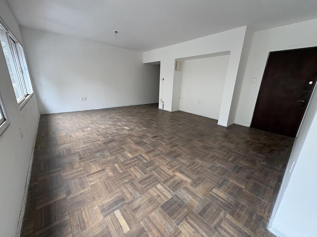 Alquiler - Apartamento al frente con dos dormitorios en el C