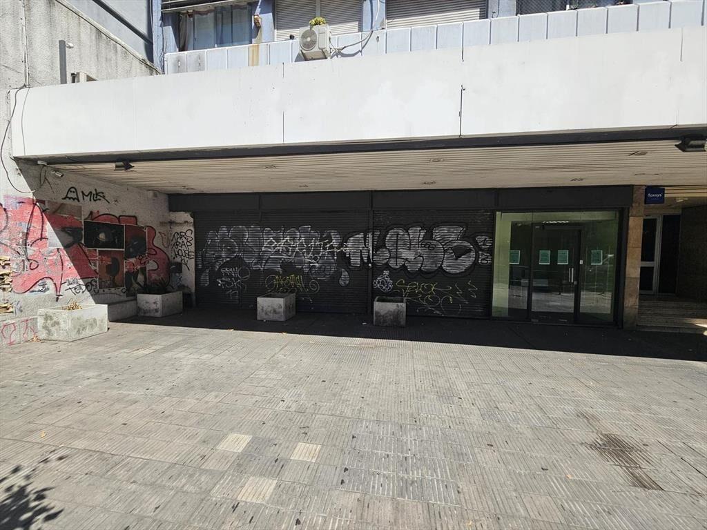 18 de julio y Paullier, 11 mts de frente, 200 m2 !!