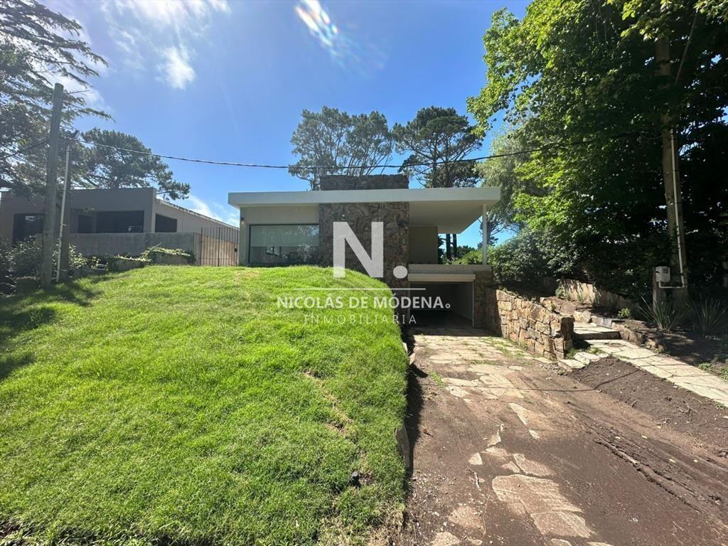 Casa en alquiler de 3 dormitorios en punta del este