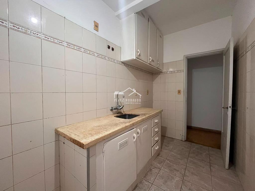 Venta apartamento 3 dormitorios al frente. Tres Cruces