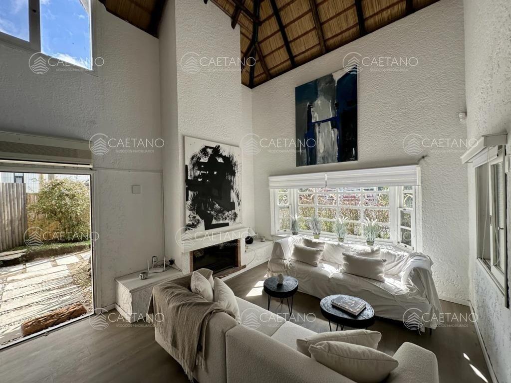 Venta Casa 3 dormitorios + dependencia. RincÃ³n