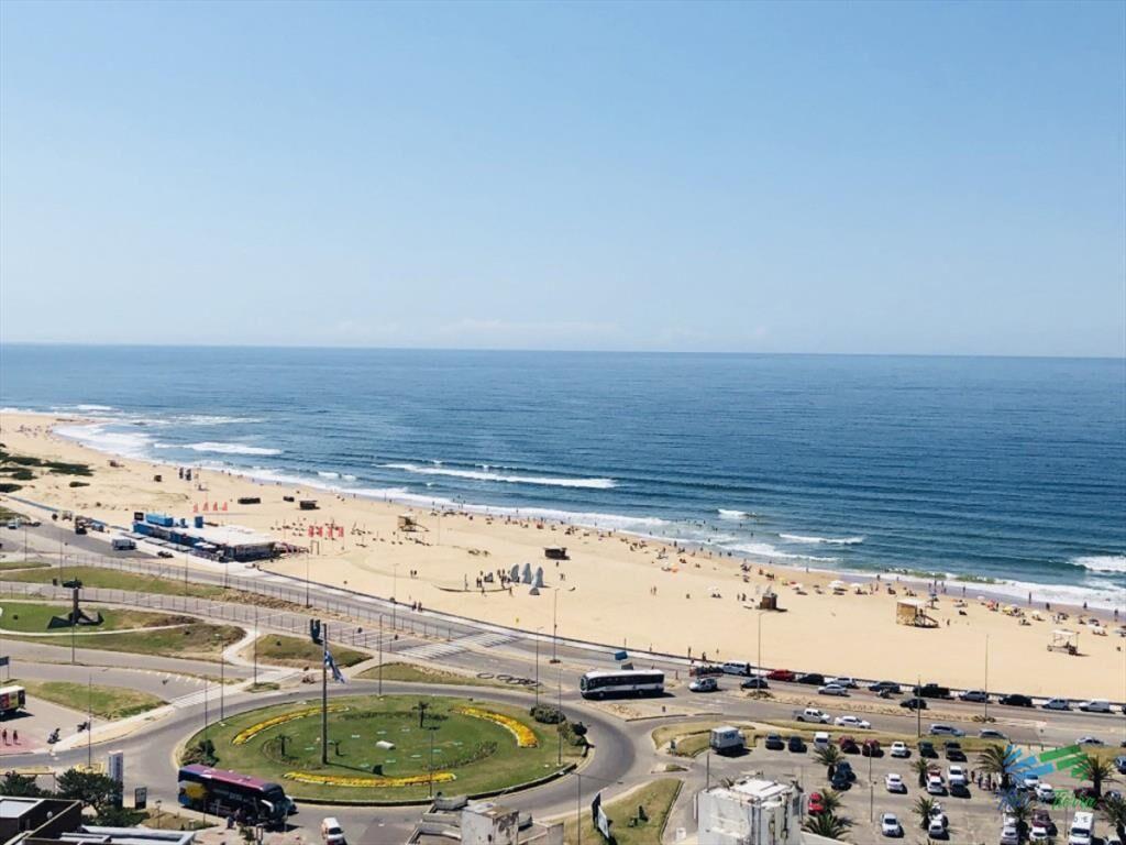 Apartamento con vista espectacular a playa mansa