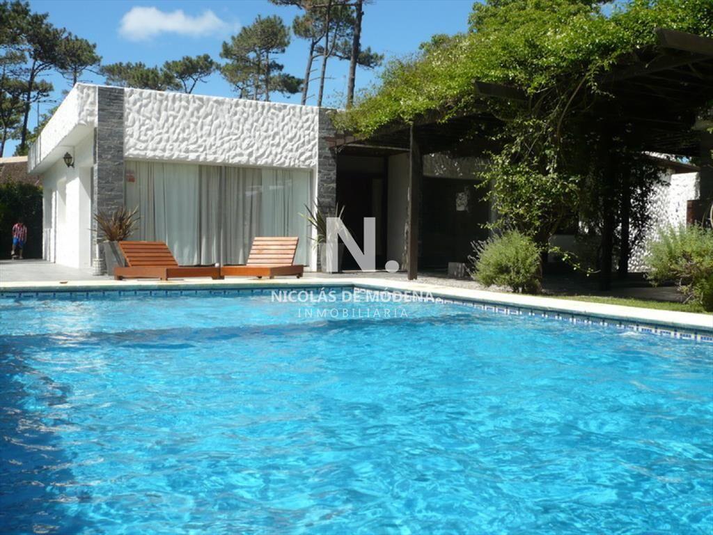 Vendo casa 3 dormitorios con piscina en del Punta