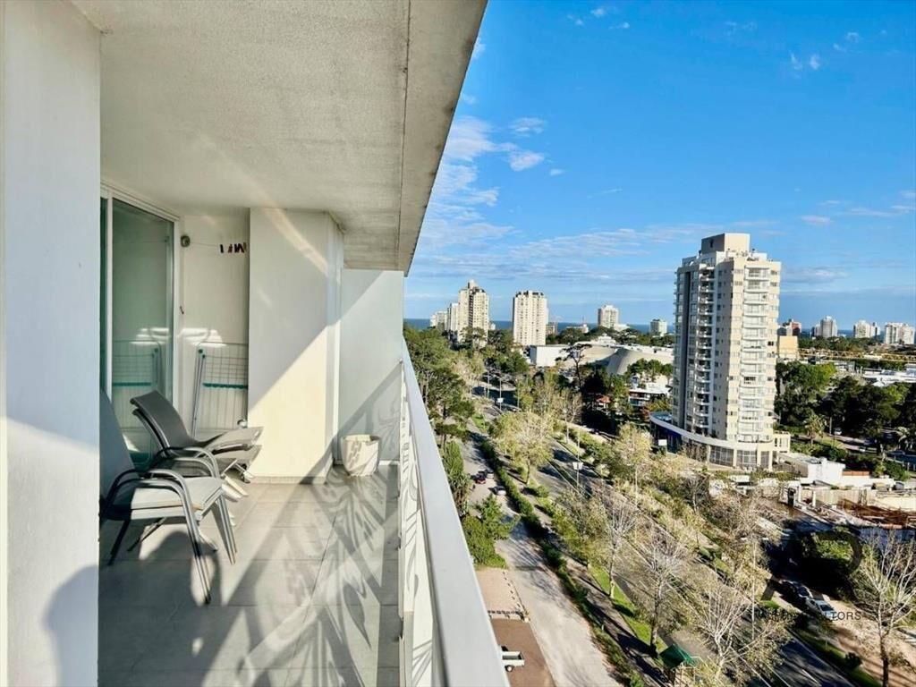 Venta Apartamento Dos Dormitorio En Torre Yoo