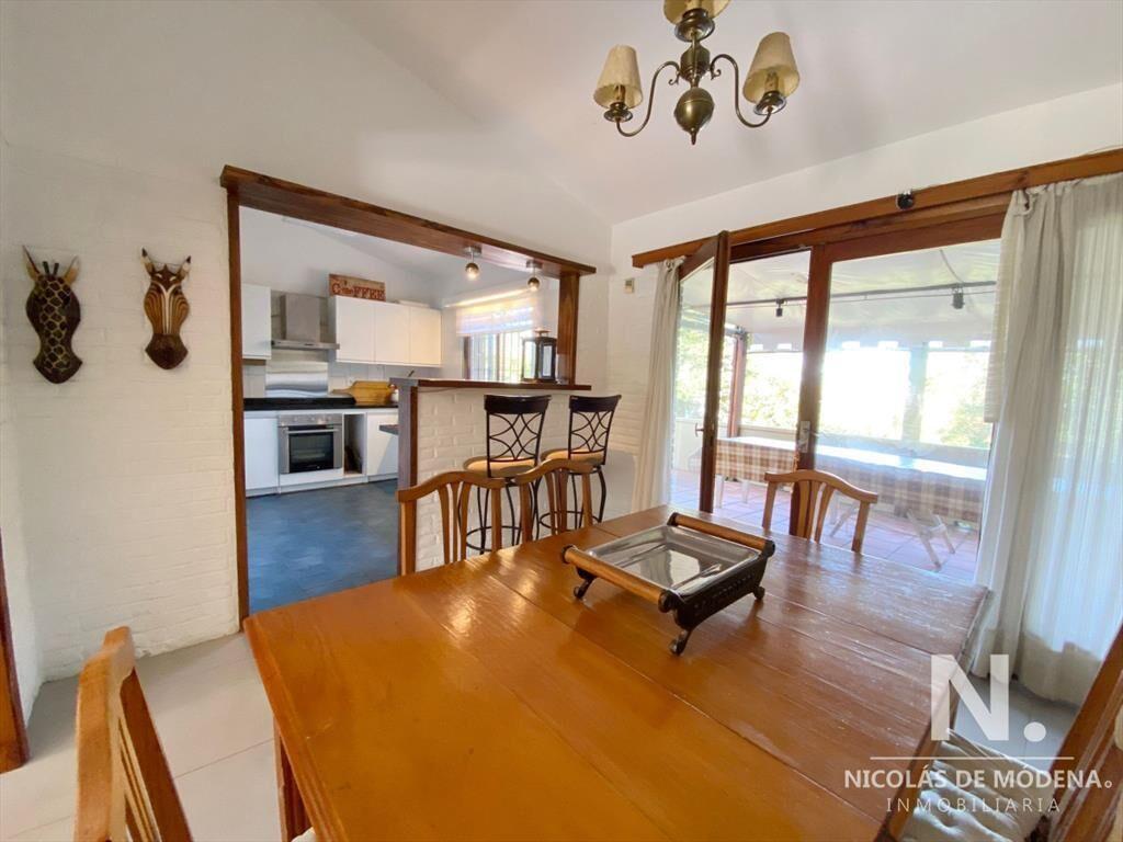CASA EN VENTA DE 6 DORMITORIOS, PINARES PUNTA DEL ESTE