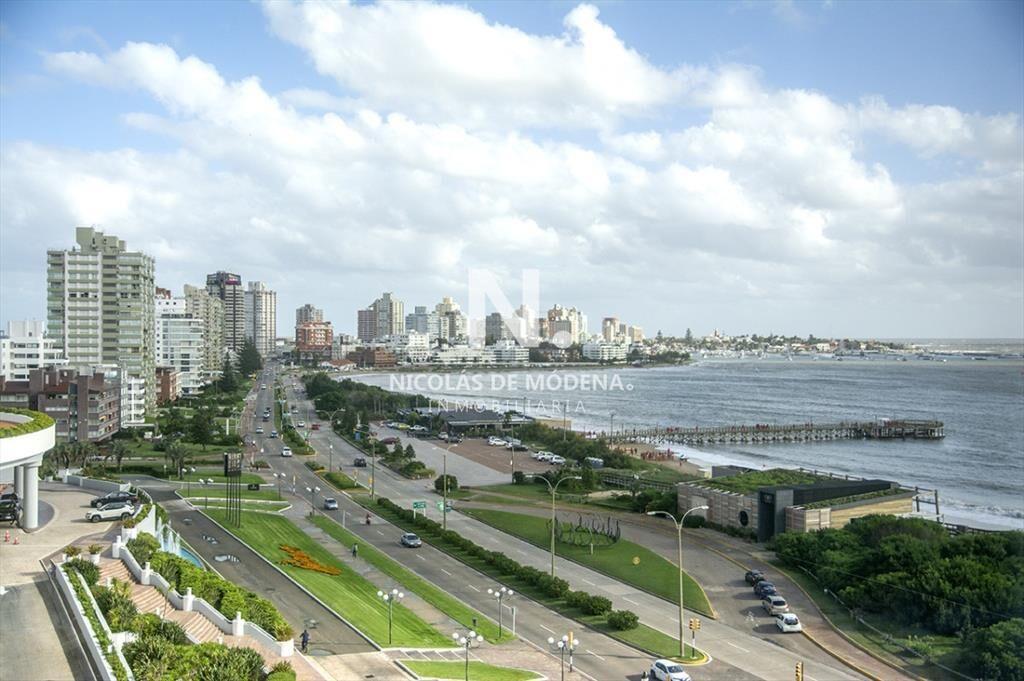 Espectcular torre frente al mar, departamento de