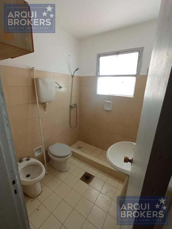 Venta con renta apartamento dos dormitorios en Malvín