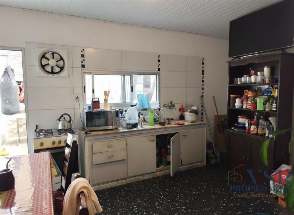 Venta casa la comercial 3 dormitorios, patio c/parriller...