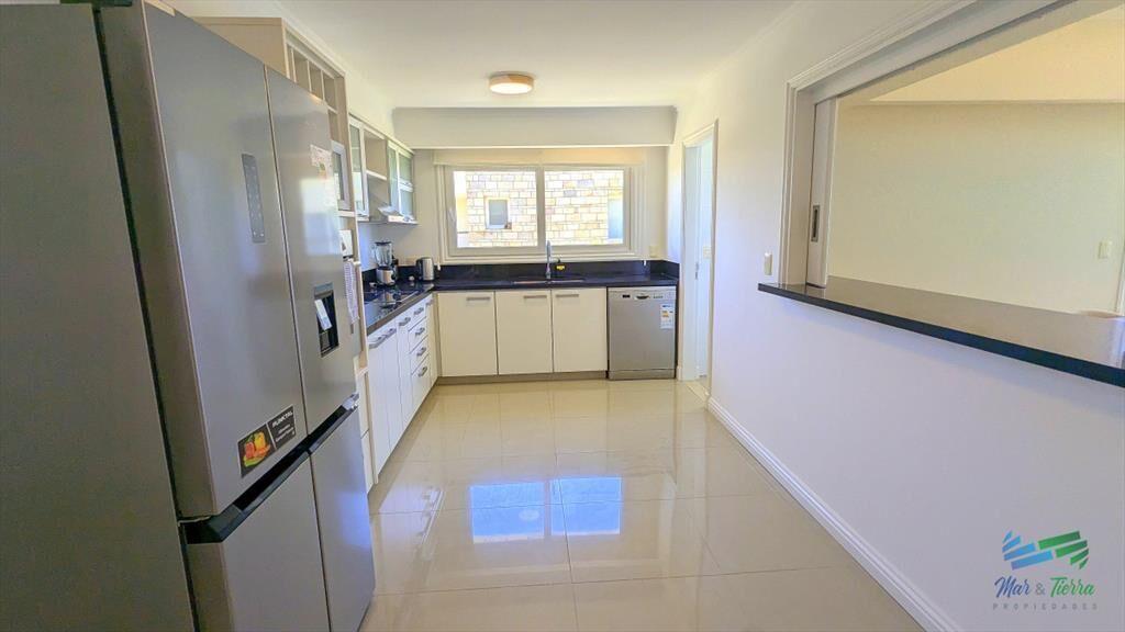 Venta de Apartamento 4 DORMITORIOS con vista al