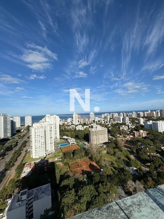 Apartamento de 3 dormitorios con excelentes y