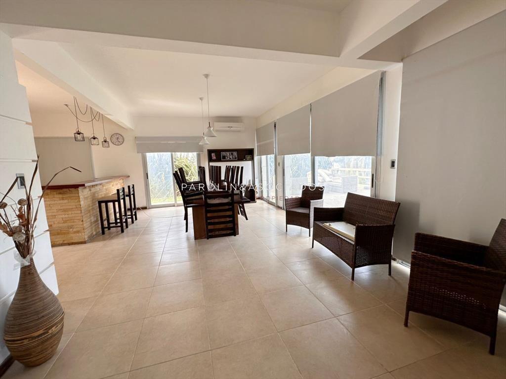 Excelente casa en venta de 5 dormitorios en Punta
