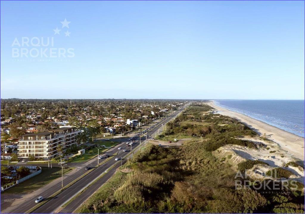 Apartamento de tres dormitorios en venta en Ciudad de la Co