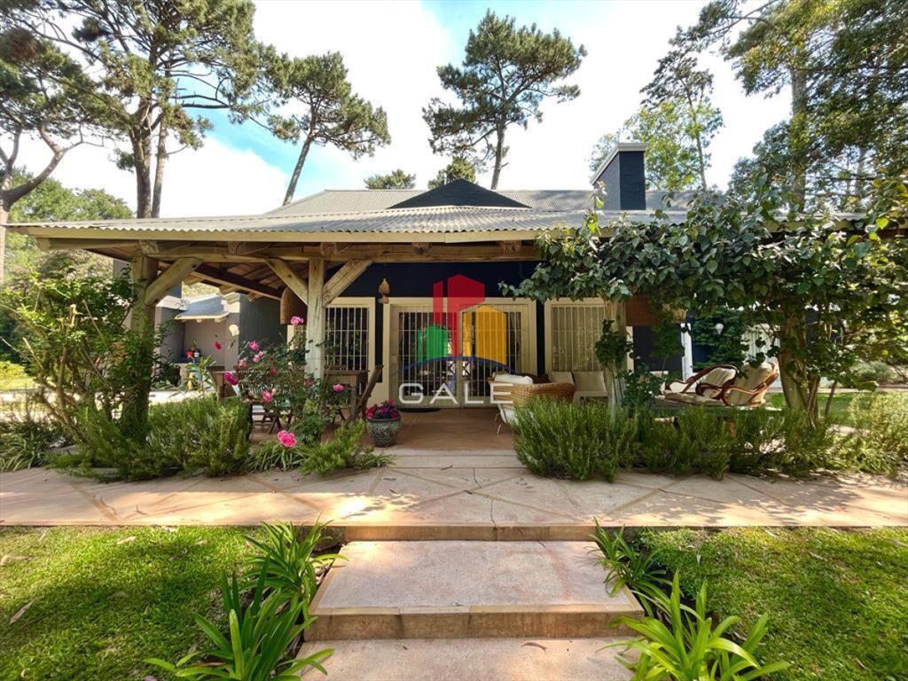 Vende casa de 4 dormitorios en Pinares, Punta del