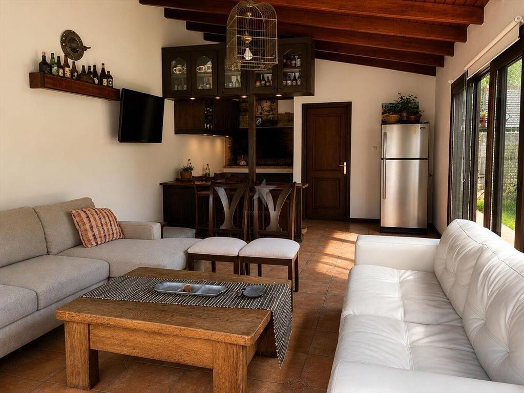 VENTA CASA 4 DORMITORIOS Y SERVICIO COUNTRY JARDINES DE CAR