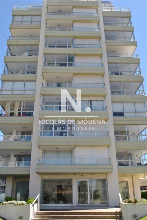 En venta, apartamento comodo de 2 dormitorios, en