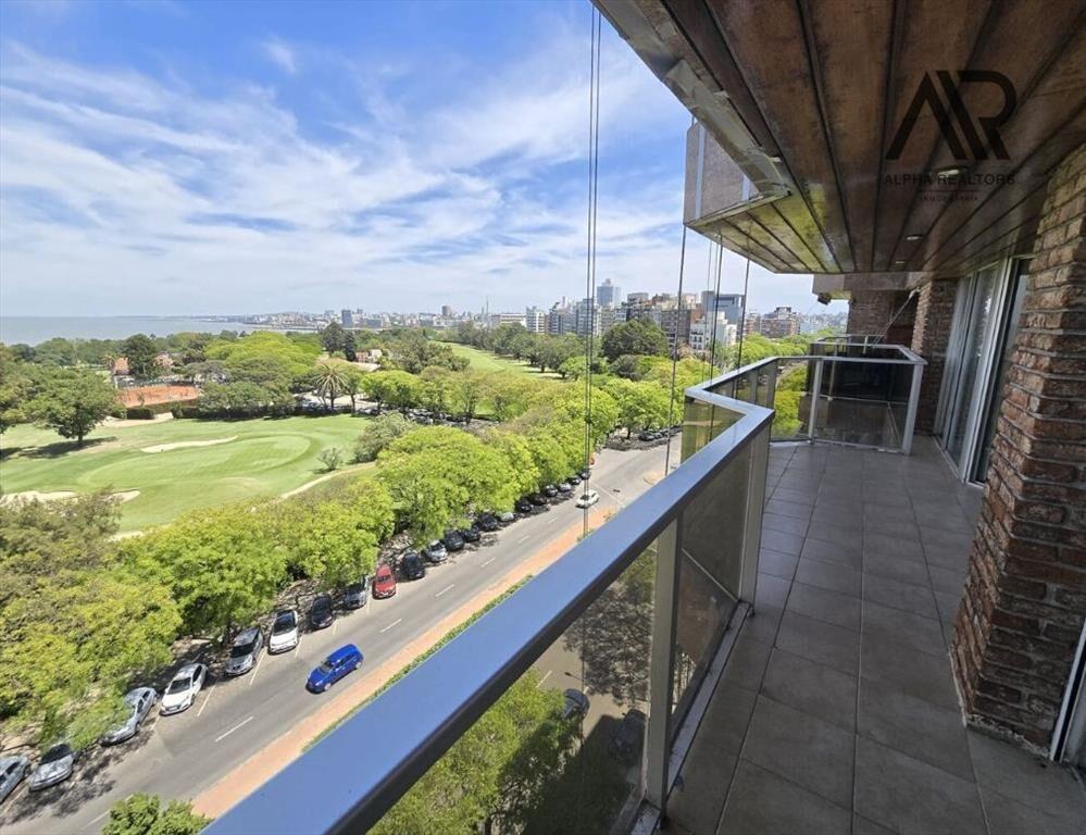 Venta Apartamento 3 Dormitorios Frente al Club de Golf e...