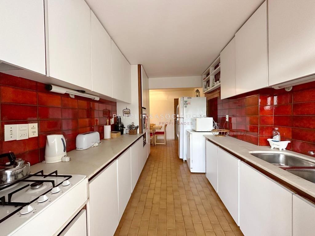 Apartamento de 3 dormitorios y dependencia de en