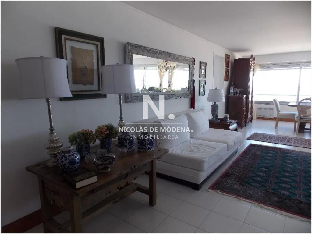 Departamento frente a Playa Brava de 3 dorm + en