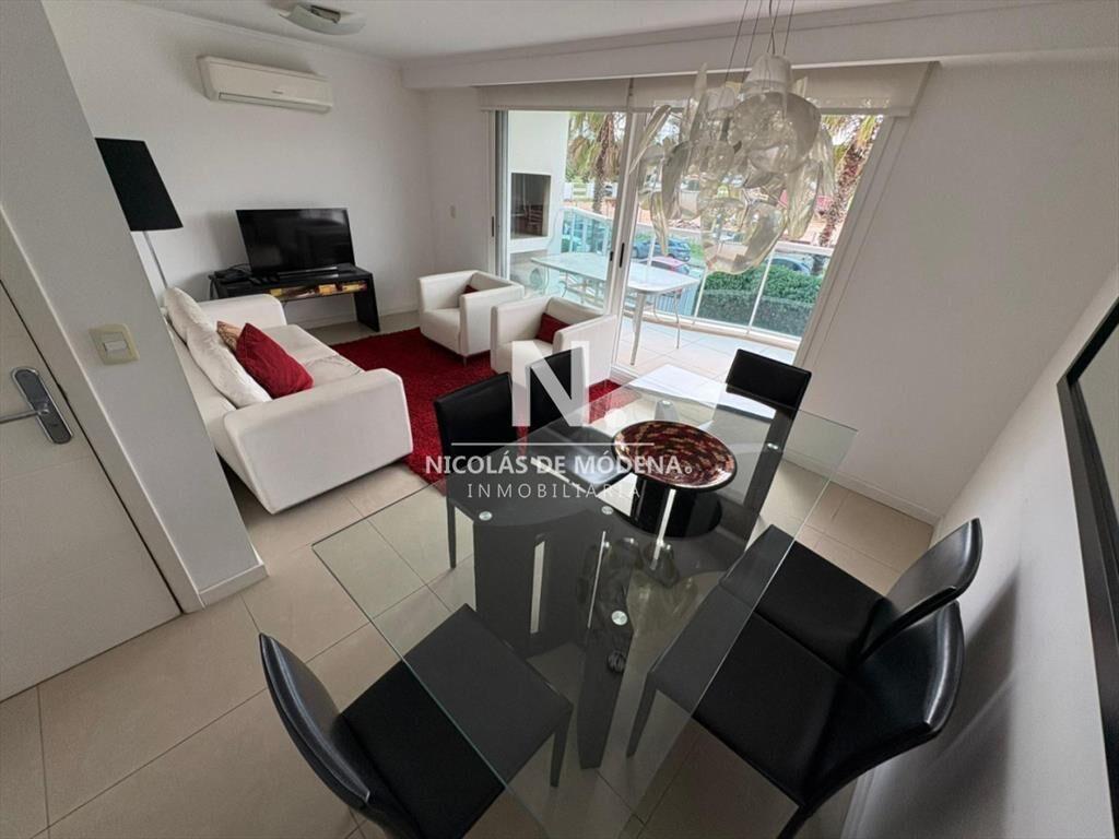 Apartamento de 3 dormitorios en Casino Tower, del
