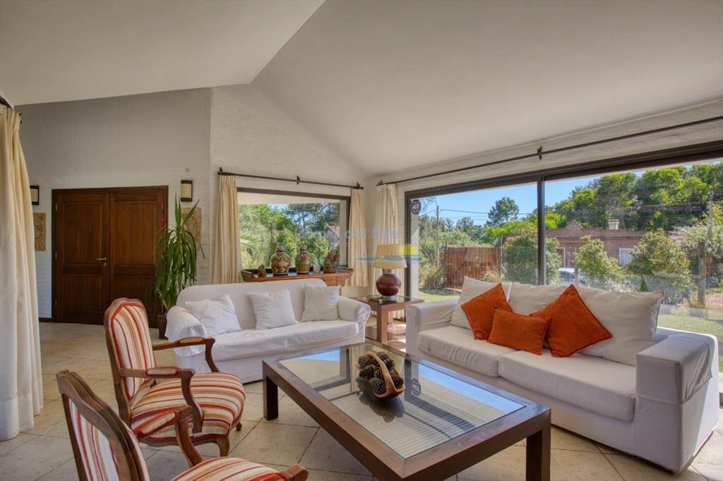 Se vende casa 5 dormitorios, con piscina en del