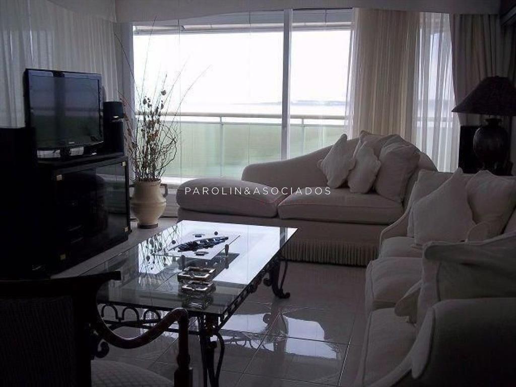 Apartamento en venta de 3 dormitorios en Puerto