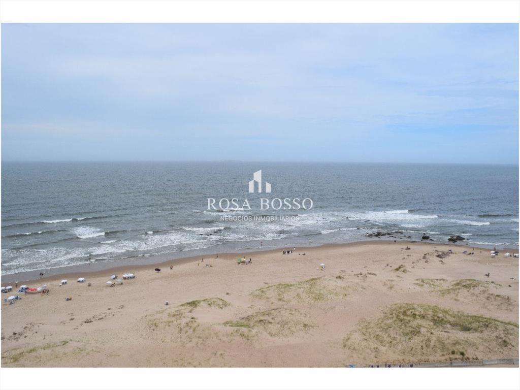 Apartamento en Brava, 3 dormitorios *
