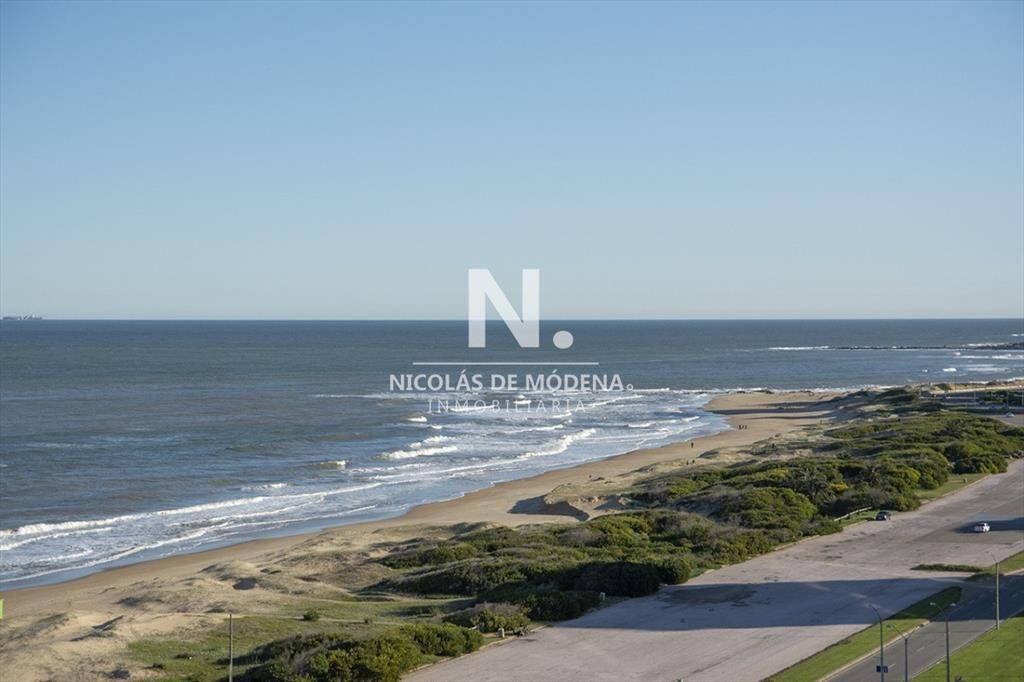 Apartamento de 3 dormitorios en Torre Lobos frente al Mar,