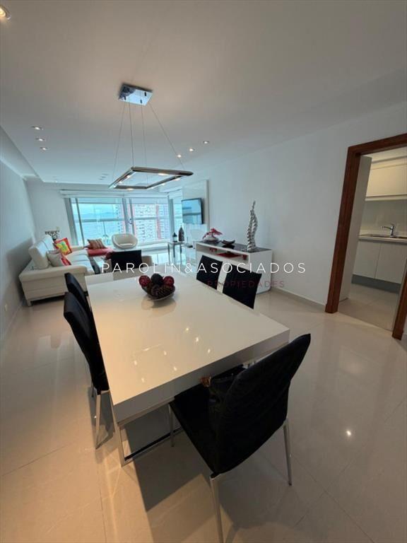 Departamento esquinero en Miami Boulevard de 3 en