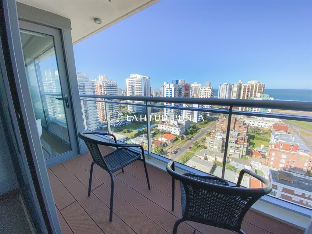 Piso alto en Brava, 1 dormitorio con vestidor, edificio Oni
