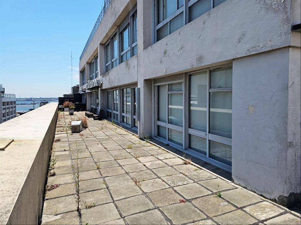 - VENTA con RENTA - OFICINA - CIUDAD VIEJA - 20% de RENTA B