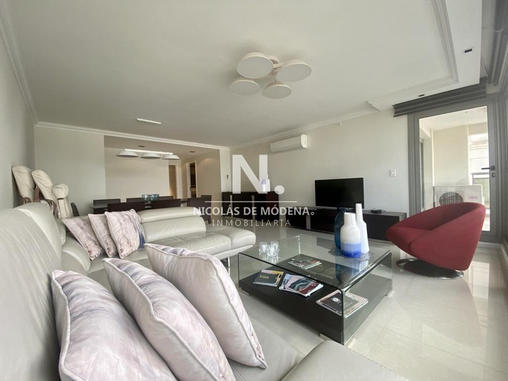 Vende apartamento de 3dormitorios en Brava- Punta