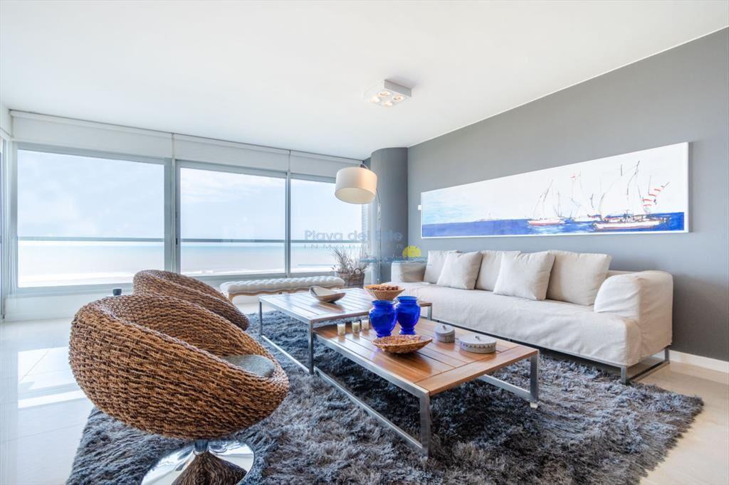 Moderno Apartamento sobre playa Brava en torre Le
