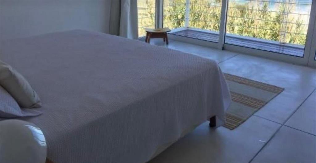 CASA EN VENTA DE 4 DORMITORIOS EN MANANTIALES